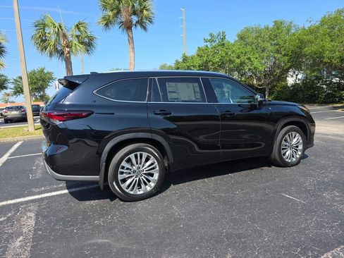 New 2026 Toyota Highlander Platinum AWD/4WD image 11