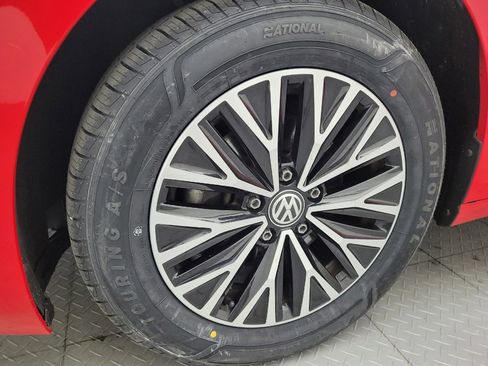 Used 2019 Volkswagen Jetta SE w/ Cold Weather Package FWD image 31