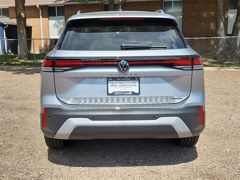 New 2025 Volkswagen Tiguan SE image 10