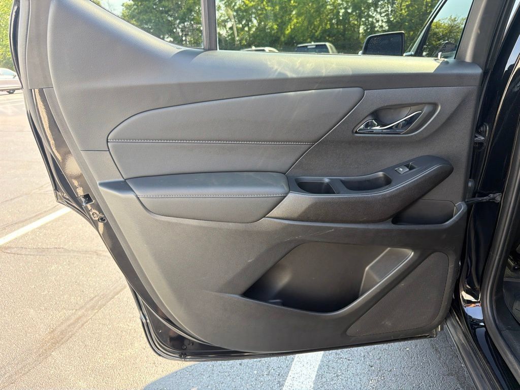 Used 2023 Chevrolet Traverse LT FWD image 19