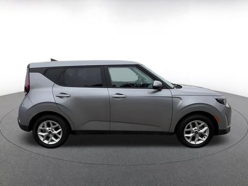 Used 2025 Kia Soul LX w/ LX Technology Package FWD image 16