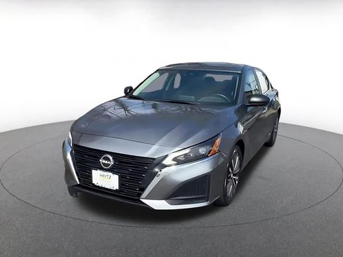 Used 2025 Nissan Altima 2.5 SV image 7
