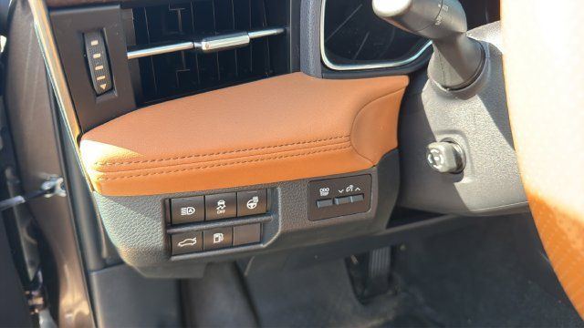 Used 2019 Toyota Avalon Limited w/ All Weather Liner Package FWD image 13