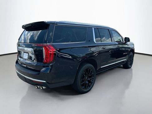 Used 2022 GMC Yukon XL Denali w/ Advanced Technology Package AWD/4WD image 9