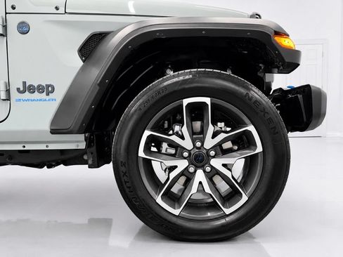 Used 2024 Jeep Wrangler Unlimited w/ Convenience Group AWD/4WD image 9