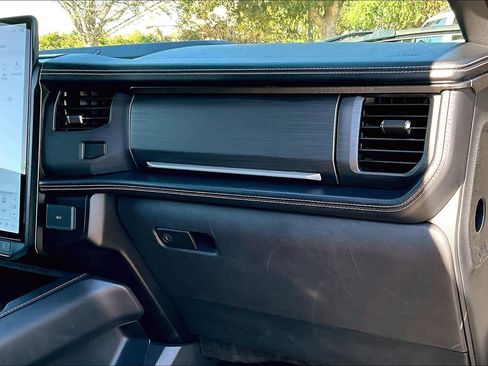 Certified 2023 Ford Expedition Platinum image 18