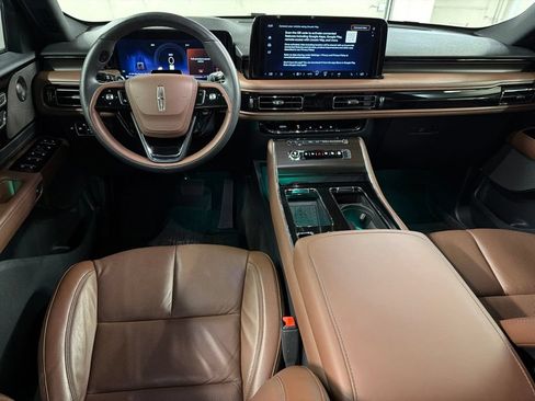 Certified 2025 Lincoln Aviator Reserve w/ Jet Appearance Package AWD/4WD image 8