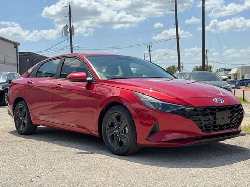 Used 2022 Hyundai Elantra SEL FWD image 9