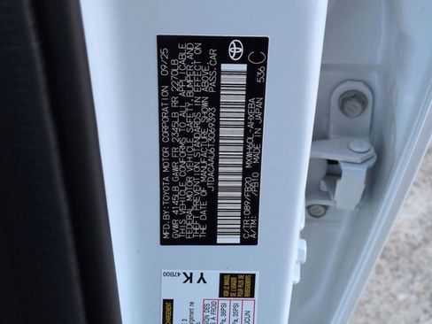 Certified 2026 Toyota Prius LE image 32