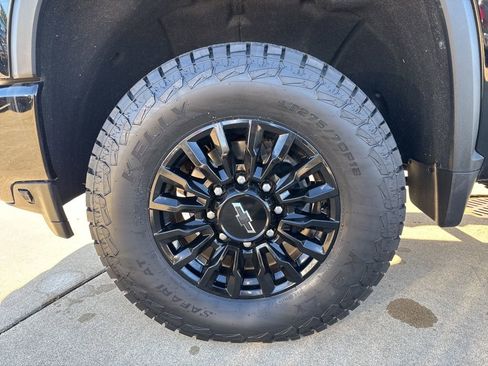 Used 2021 Chevrolet Silverado 2500 LTZ w/ LTZ Plus Package image 12