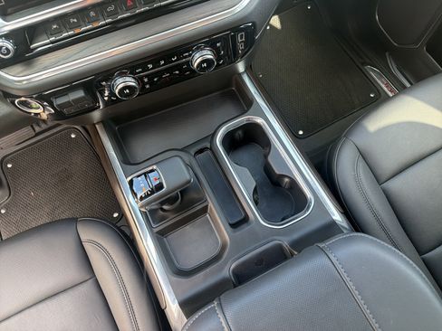 Used 2025 GMC Sierra 1500 SLT w/ SLT Premium Package image 17