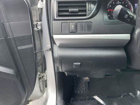 Used 2016 Toyota Camry SE image 28