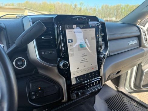 Used 2024 RAM 2500 Laramie AWD/4WD image 27