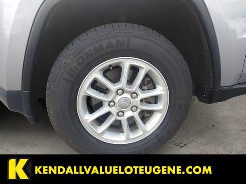 Used 2015 Jeep Grand Cherokee Laredo AWD/4WD image 14