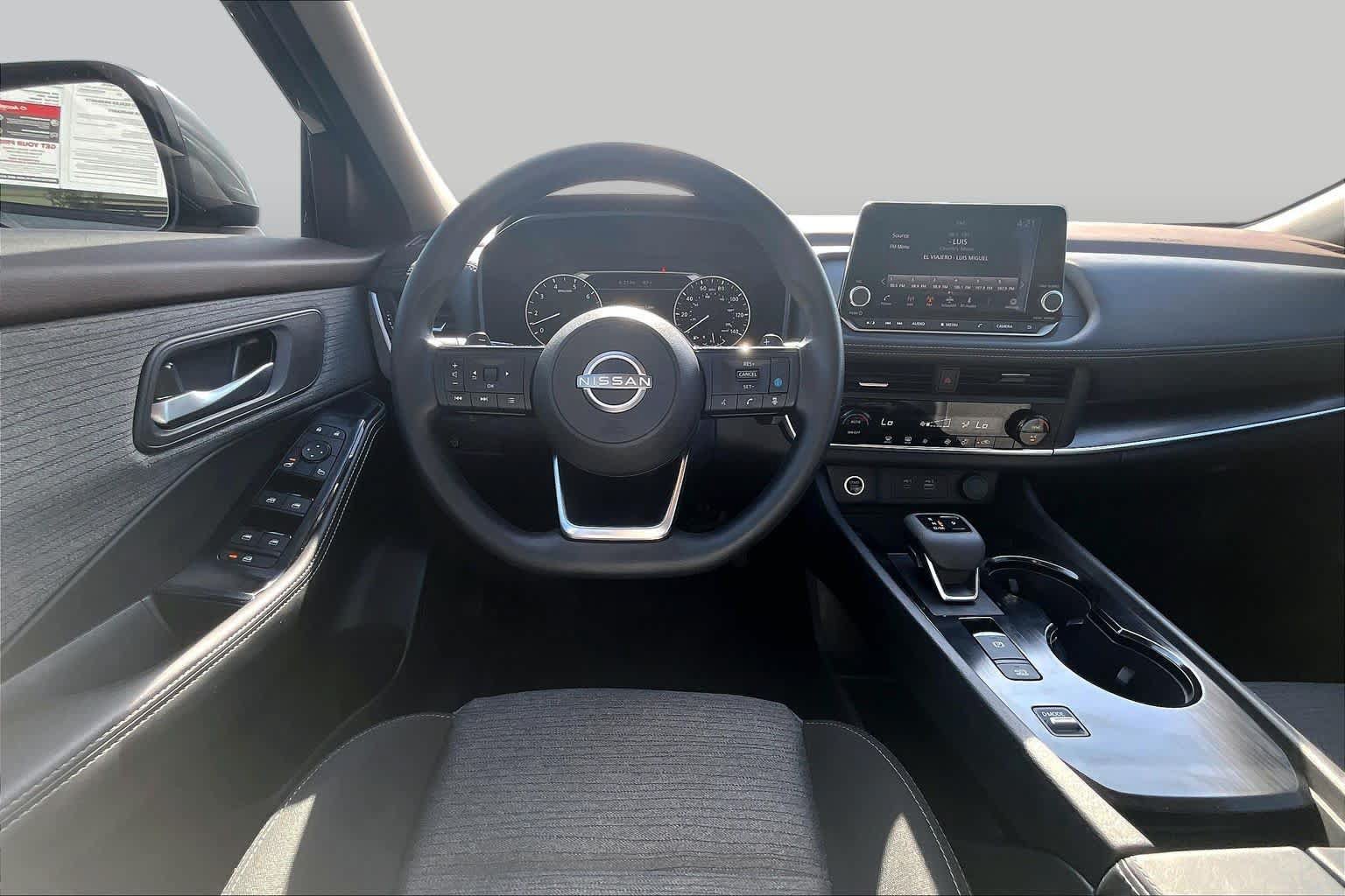 Used 2023 Nissan Rogue SV FWD image 6