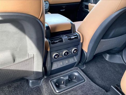 Used 2025 Land Rover Defender 130 X-Dynamic SE image 36