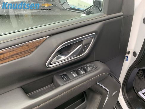 Used 2024 Chevrolet Suburban Premier image 20