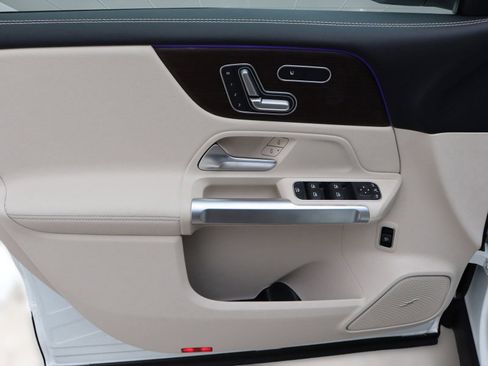 New 2025 Mercedes-Benz GLB 250 image 35