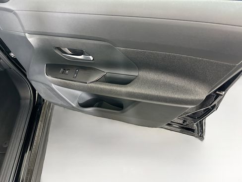 Used 2025 Nissan Kicks SV image 30