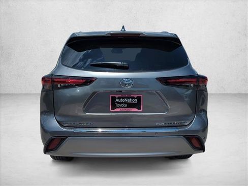 New 2026 Toyota Highlander Platinum AWD/4WD image 6