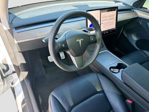 Used 2023 Tesla Model Y Performance image 9