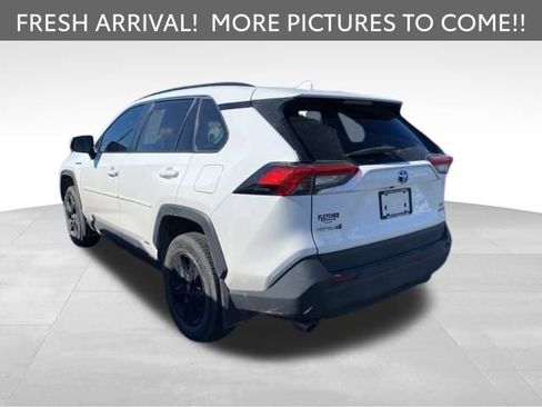 Certified 2021 Toyota RAV4 XLE w/ Convenience Package image 6