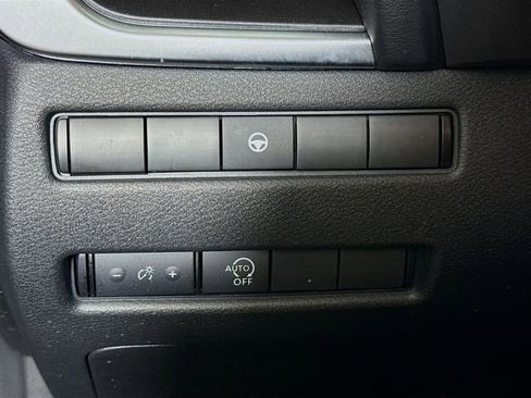 Used 2023 Nissan Rogue SV image 12