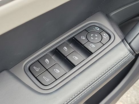 New 2026 Porsche Cayenne Coupe AWD/4WD image 26
