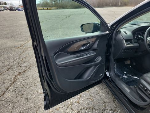 Used 2023 GMC Terrain Denali w/ Black Diamond Edition image 15