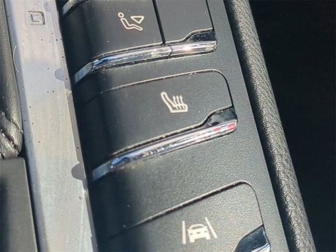 Used 2021 Porsche Macan image 19