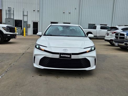 Used 2025 Toyota Camry LE image 2