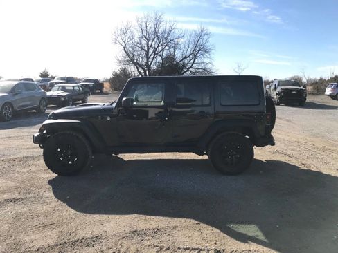 Used 2013 Jeep Wrangler Unlimited Sahara image 2