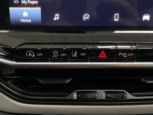 Used 2025 Jeep Compass Limited image 23