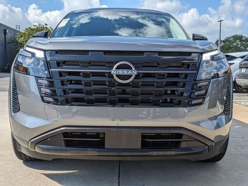 Used 2026 Nissan Pathfinder SV FWD image 3