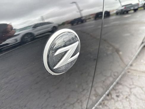 Used 2018 Nissan 370Z Touring RWD image 15