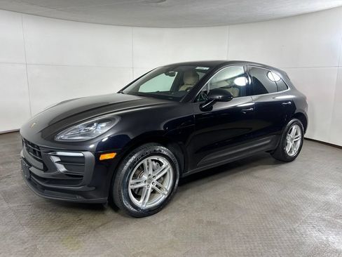 Certified 2023 Porsche Macan AWD/4WD image 1