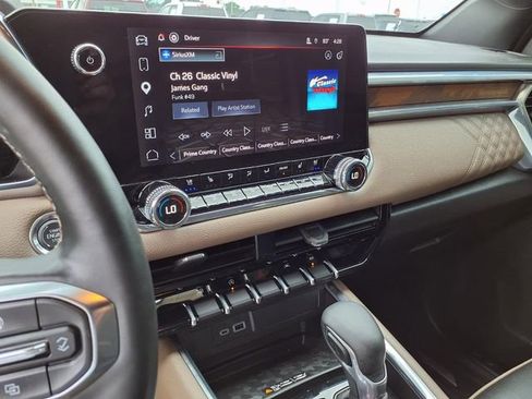 Used 2025 GMC Canyon Denali AWD/4WD image 11