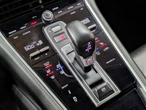 Used 2020 Porsche Panamera w/ Premium Package image 28
