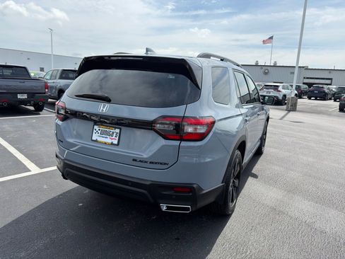 Used 2025 Honda Pilot Black Edition image 8