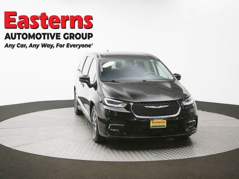 Used 2024 Chrysler Pacifica Select image 52