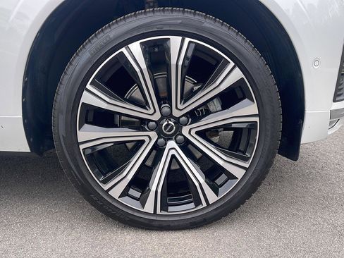 Used 2023 Volvo XC60 B5 Ultimate w/ Climate Package image 9