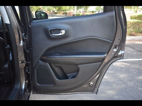 Used 2018 Jeep Compass Latitude FWD image 26