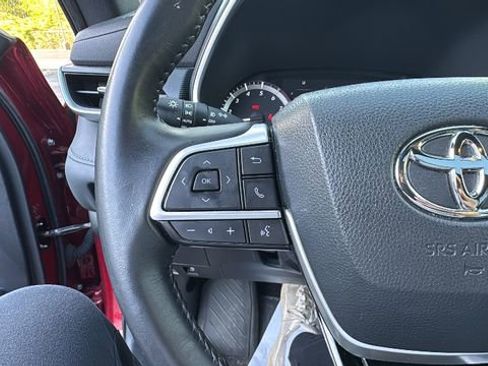 Used 2023 Toyota Highlander XSE AWD/4WD image 18