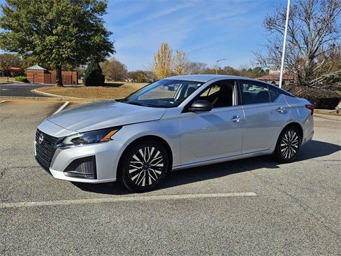 Used 2024 Nissan Altima 2.5 SV image 3
