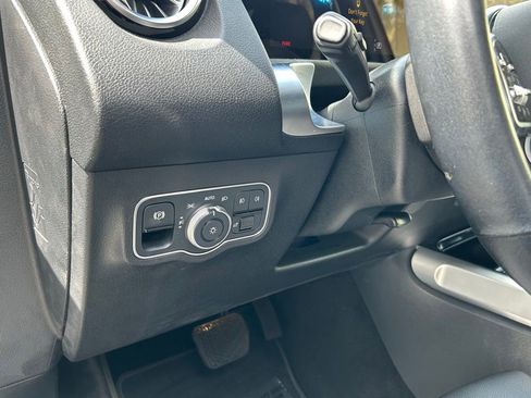 Used 2022 Mercedes-Benz GLB 250 w/ Premium Package Lite image 18