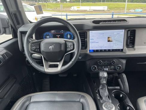 Used 2025 Ford Bronco Outer Banks w/ Sasquatch Package AWD/4WD image 11