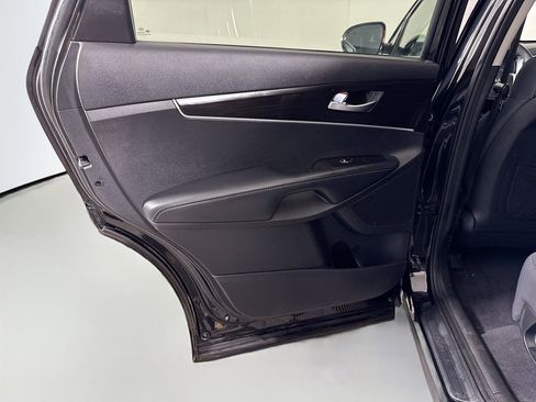 Used 2020 Kia Sorento LX image 25