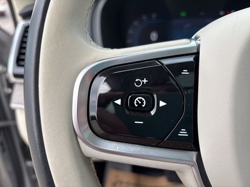 Certified 2023 Volvo XC90 B6 Plus image 25