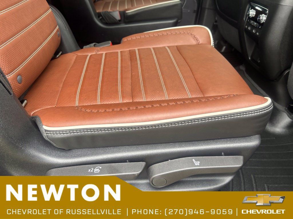 Used 2024 GMC Yukon XL Denali Ultimate AWD/4WD image 31