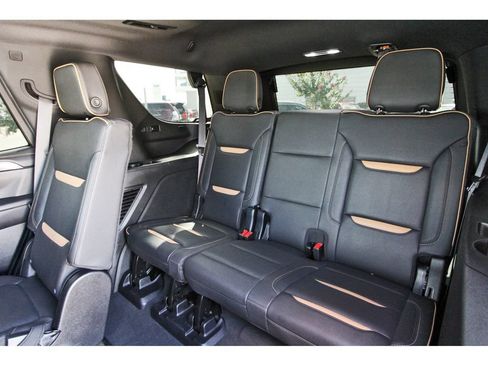 Used 2024 GMC Yukon AT4 w/ AT4 Premium Package AWD/4WD image 15
